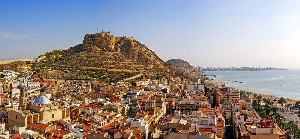 Castillo de Santa Barbara w Alicante